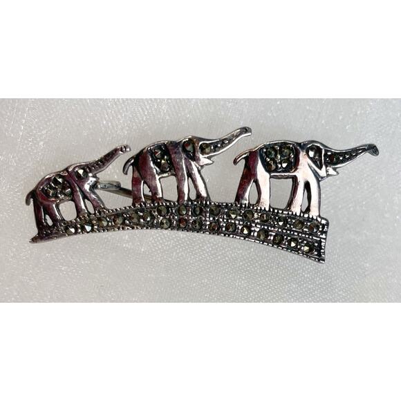 925 Sterling Silver Marcasite Brooch Elephants on Parade Good Luck Lapel Pin TH - Picture 1 of 3